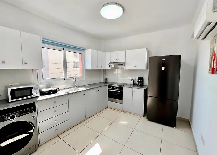 Georgiou 202 アパート